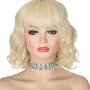 Short Blonde Wig With Bangs / Gwen Stacy